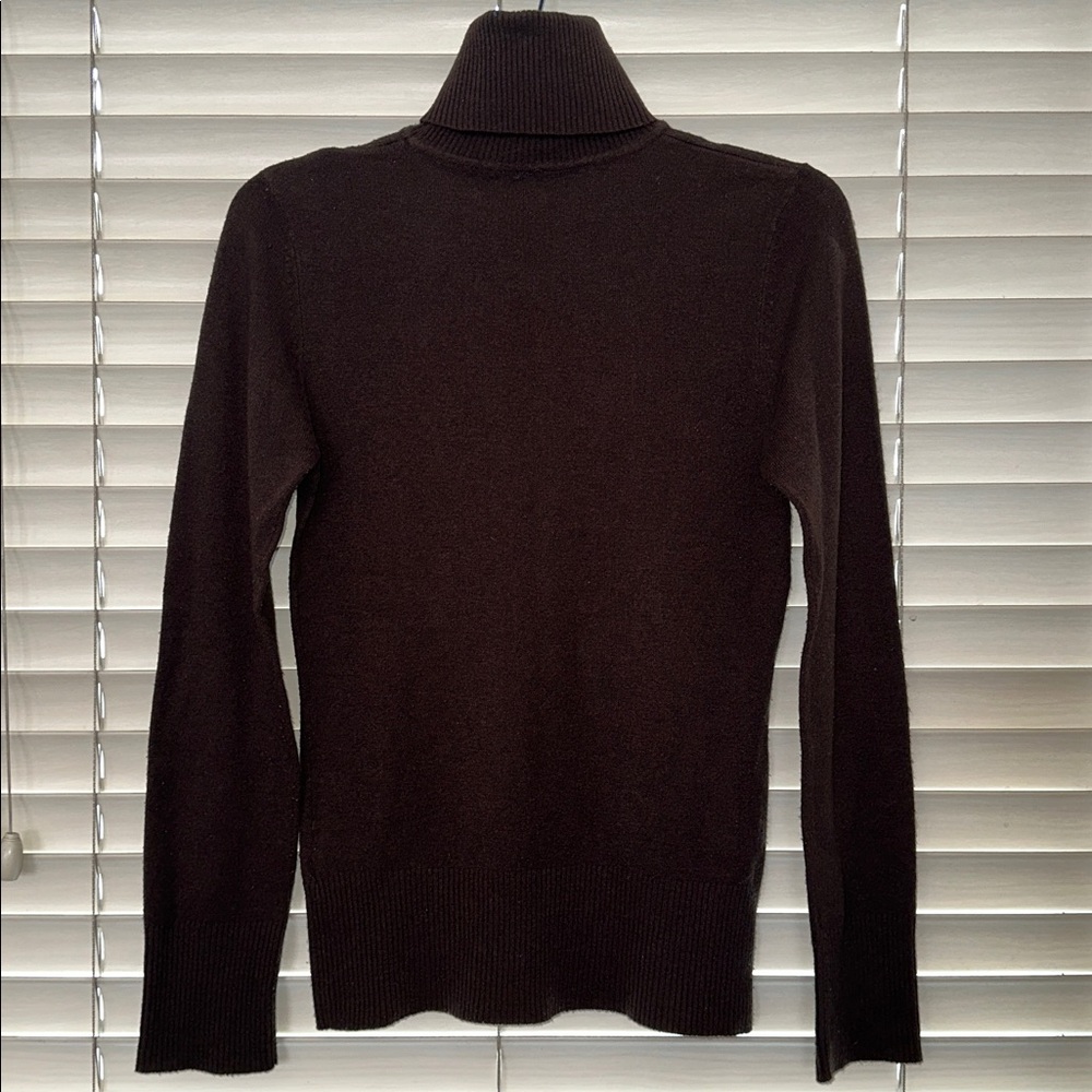 A Bundle of Three Turtleneck Top (Black) and Sweaters (Brown, Navy Blue) Size M - Picture 9 of 13